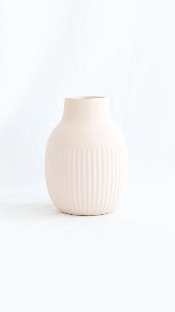 Ridged bulbous vase ivory - Image 2