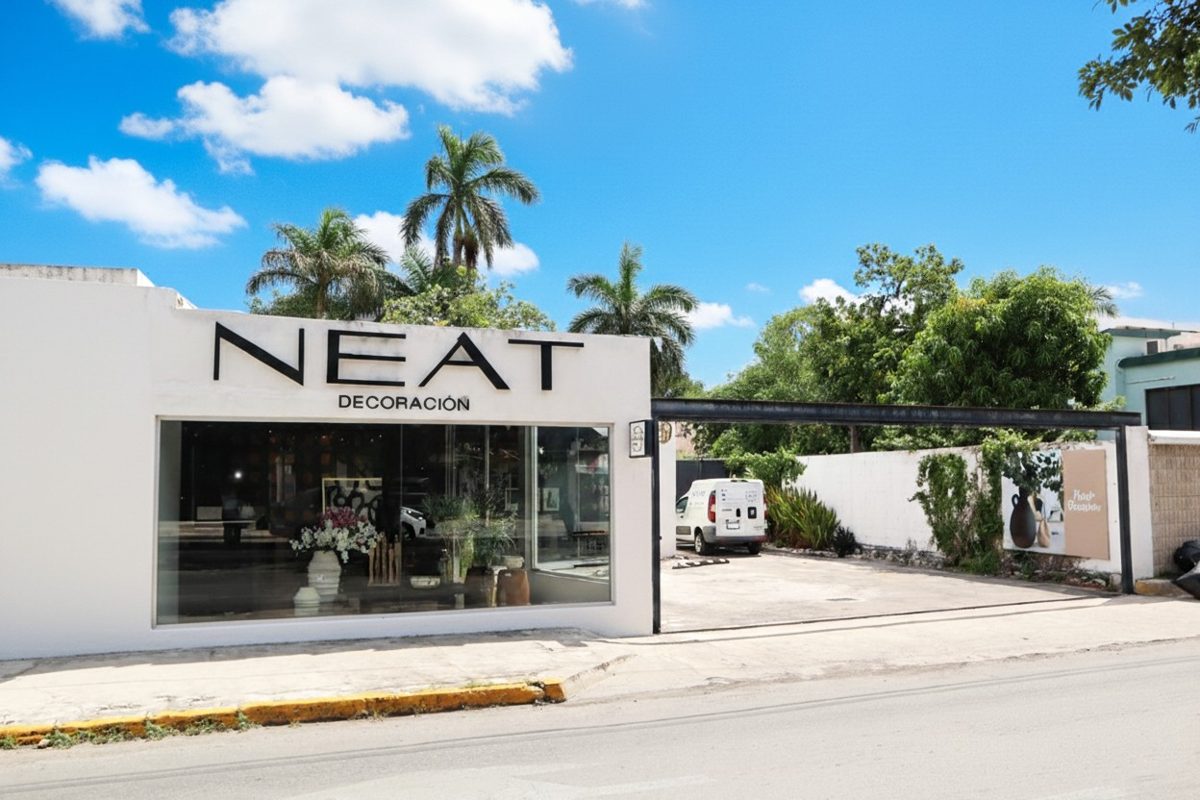 Fachada de NEAT Decoración en el norte de Mérida